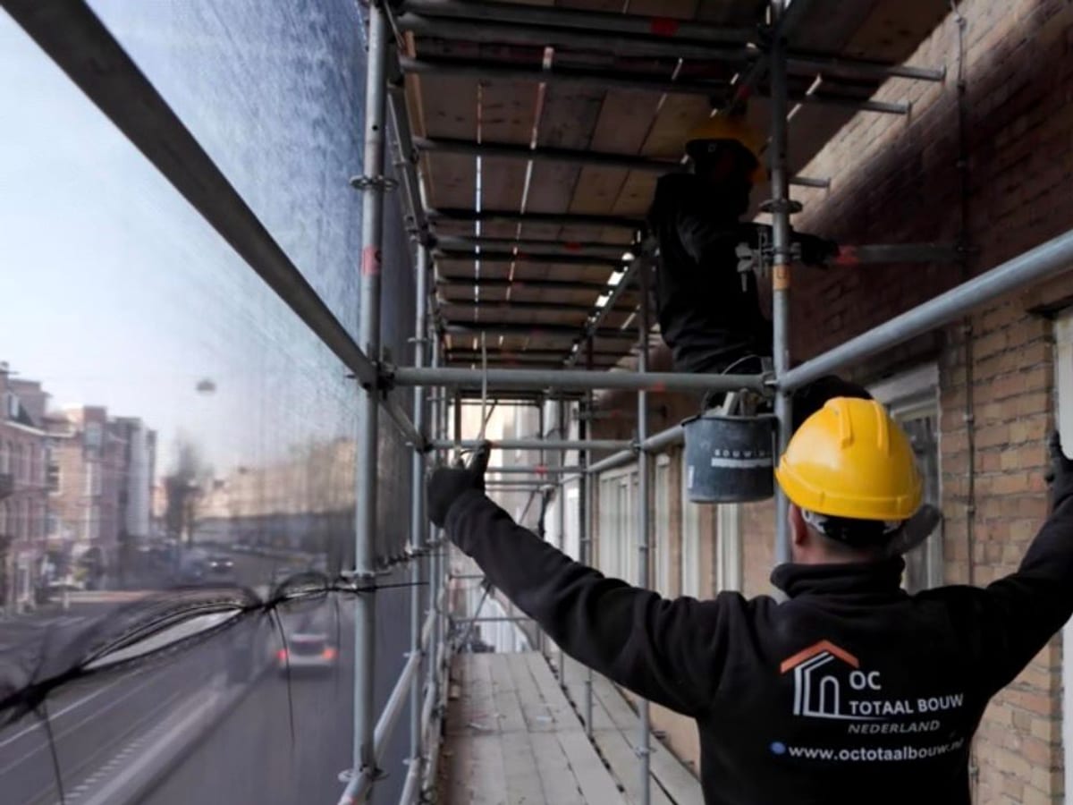 Het team van OC Totaalbouw aan het werk